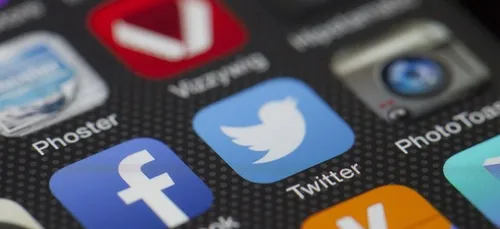 Haine en ligne : Twitter attaqué en justice par des victimes de...