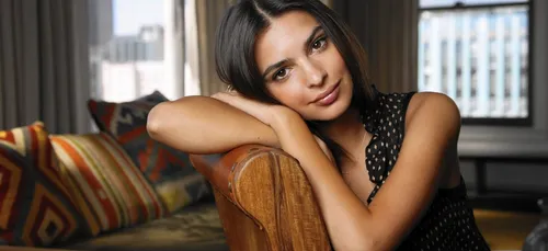 (Vidéo) Une fois de plus Emily Ratajkowski renverse internet !