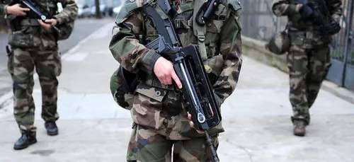 Comment des militaires se sont faits voler leurs armes pendant...