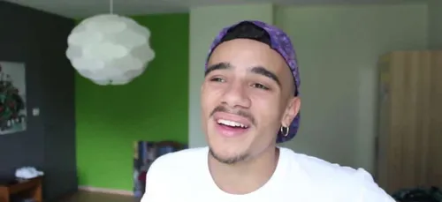 C'est maintenant officiel, Mister V se lance dans le rap !