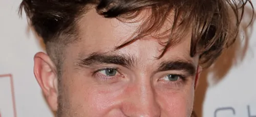 Robert Pattinson se fait une coupe mi-moine mi-ticket de métro !