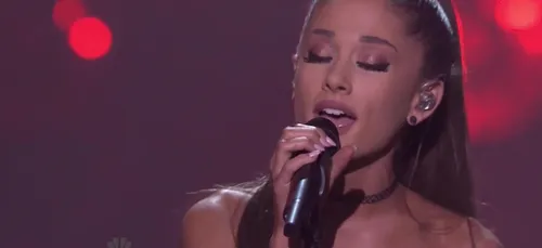 Quand Ariana Grande imite Céline Dion ! (Vidéo)