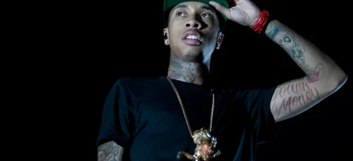 Tyga reçoit la plus vicieuses des surprises en pleine seance...