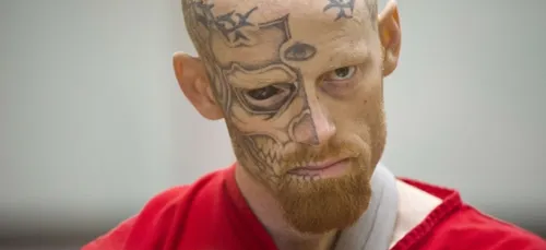 Se tatouer les yeux...une mode dangereuse venue tout droit des...