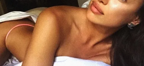 Irina Shayk enflamme la toile en string !!
