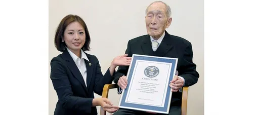 L'homme le plus âgé du monde vient de casser sa pipe... à 112 ans !