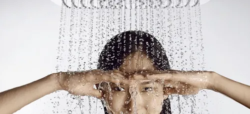 Couchsurfing : Il filmait ses hôtes sous la douche !