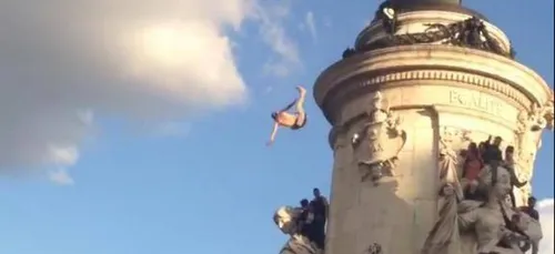 Video : il meurt en tombant d'une statue lors de la technoparade