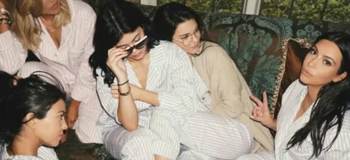Kim Kardashian organise "une soirée pyjama" ! (Photos)