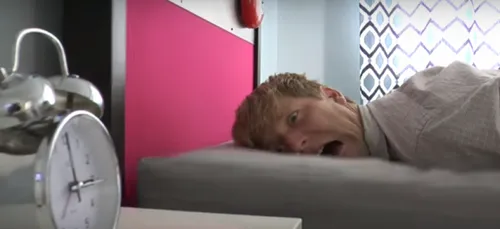 TU AS DU MAL A TE LEVER LE MATIN ? IL Y A  UNE SOLUTION IMPARABLE...