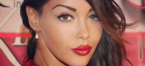 Nabilla en princesse Disney sexy ! (photos)
