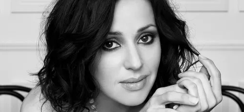 Tina Arena : un décolleté envoûtant...(vidéo)
