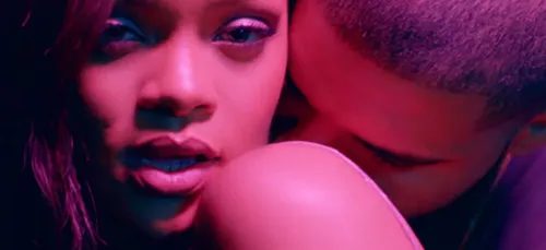 On attendait le  clip "Work" de Rihanna Ft Drake. Et bien pour le...