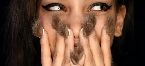 Les ongles poilus : une nouvelle tendance beauté ? (photos)