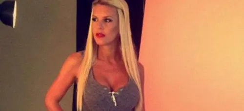 Une photo dossier d'Amélie Neten dévoilée ! (photo)