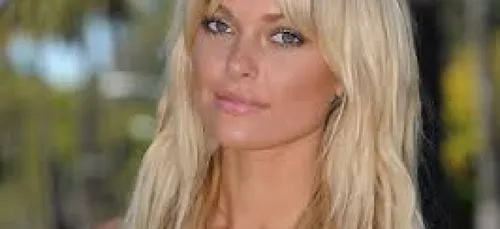 Caroline Receveur Ex Secret Story : Ses ... pieds déchirent les...