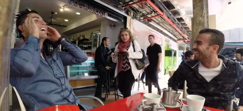 Cristiano Ronaldo OKLM s'installe incognito dans un café, mais ......