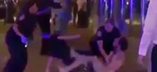 WTF : Un mec a poil se fait taser par la police
