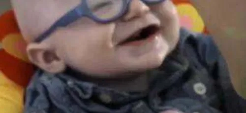 La réaction incroyable de ce bébé "mal voyant" qui découvre sa mère...