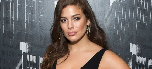Ashley Graham :  entièrement nue, elle enflamme Internet  (Photo)