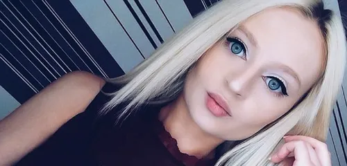 Ce mannequin russe ressemble à Barbie mais assure que son corps est...