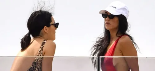 Kendall Jenner enflamme la toile grâce à son bikini très (trop?)...