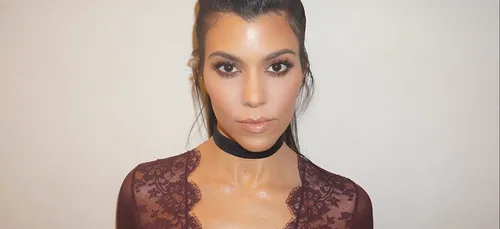 Kourtney Kardashian montre ses fesses sur instagram et c'est très...