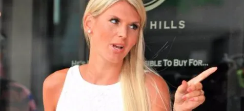 Après une violente bagarre, Kim Glow et Amélie Neten seraient...