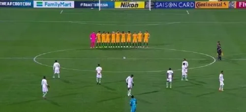 Les joueurs saoudiens se foutent royalement de la minute de silence...
