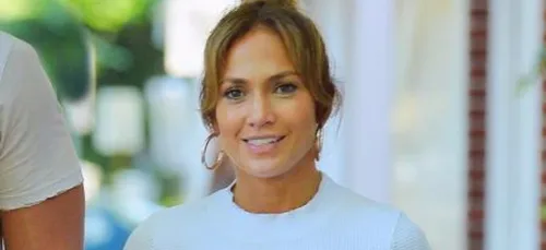 Jennifer Lopez fête son anniversaire dans robe transparente ultra...
