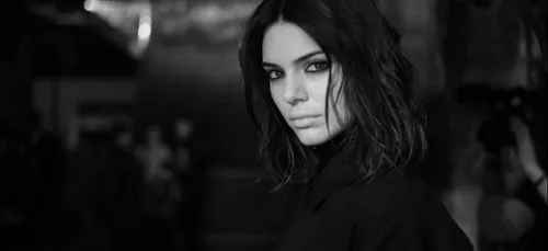 Kendall Jenner pose totalement nue sur instagram: elle n'a rien à...