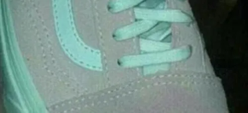 De quelles couleurs sont ces chaussures ? Découvrez le nouveau...