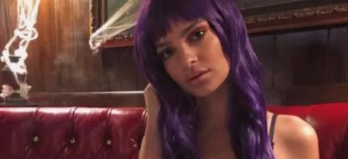 Pour Halloween, Emily Ratajkowski se la joue... En toute...