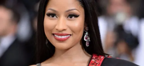 Topless, Nicki Minaj est très hot en Une du magazine Papers !