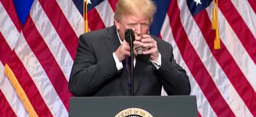 A cause d'un verre d'eau, les américains s'inquiètent de la santé...