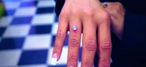 Les bagues de fiançailles, so 2017. Place maintenant aux piercings !