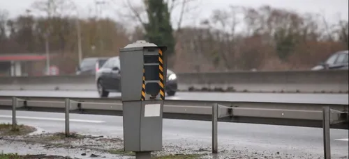 Il risque la prison ferme pour avoir fait un doigt d'honneur à un...