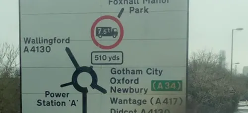 Gotham, Narnia ou Neverland apparaissent sur les panneaux Anglais !...