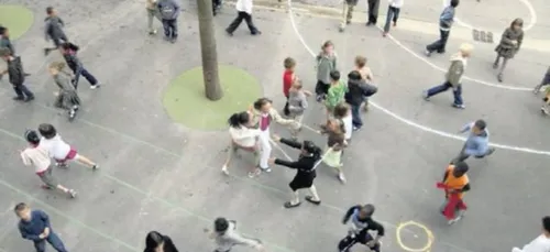 Des élèves de CM1 et de CM2 agressent sauvagement une maîtresse...