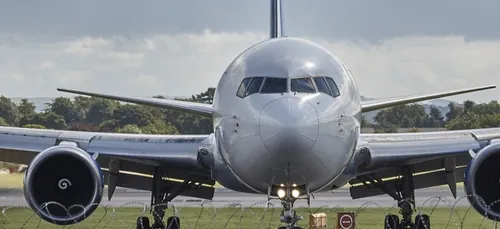 Chine : il ouvre la sortie de secours d'un avion car "il a trop...