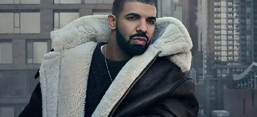 C'est officiel, Drake est de nouveau en couple ! (Photo)