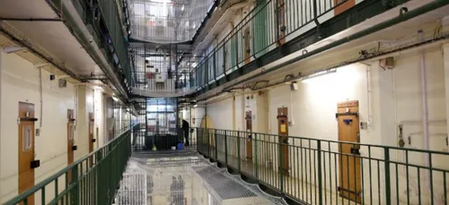 Prison de Fresnes : un commando cagoulé s'introduit sur place et...