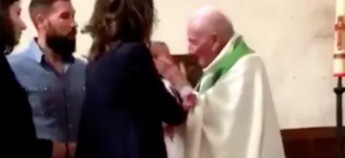 Un prêtre gifle un enfant lors d'un baptême (vidéo)