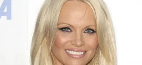 Pamela Anderson donne son avis sur "les plans à trois"