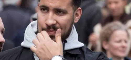 Alexandre Benalla draguait sur Tinder, avec des photos de Macron...