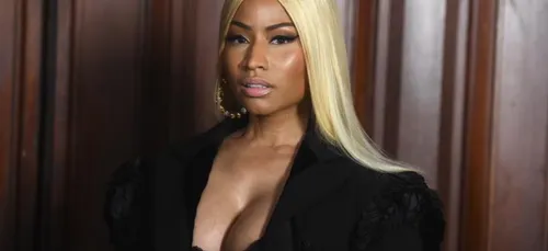 En plein concert, Nicki Minaj subit un incident de robe ! (Vidéo)