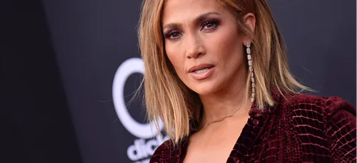 Jennifer Lopez : elle chute en plein concert ! (Vidéo)