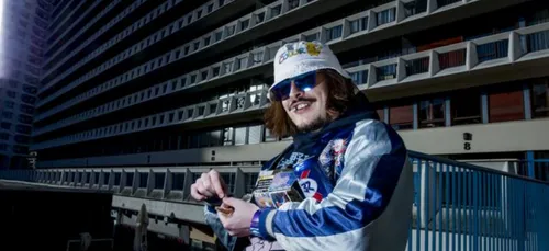 Lorenzo parodie l'ASMR avec un joint (vidéo)