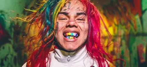 6ix9ine s'embrouille avec des Bloods, devant un club ! (vidéo)