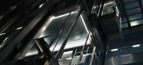 USA : un ascenseur chute de 84 étages ! (Vidéo)